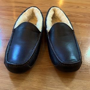 Ugg Men’s Ascot Leather slippers